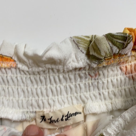 For Love and Lemons white high rise lemon print shorts with pockets size large - Picture 9 of 12